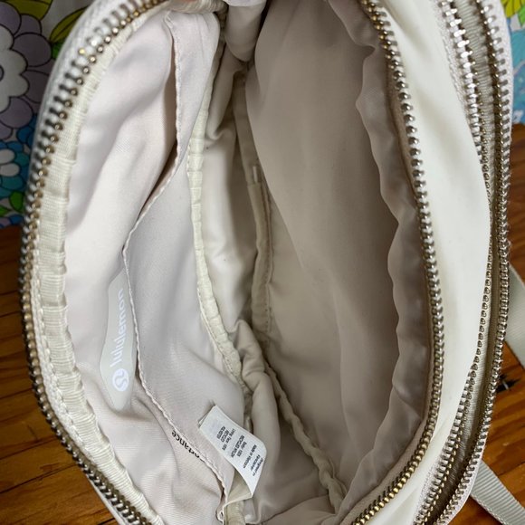 Lululemon  Ivory White Crossbody Camera Bag 2L - Picture 6 of 15